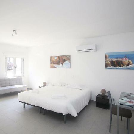 Guest House Lovely Swan Lagos Exterior photo