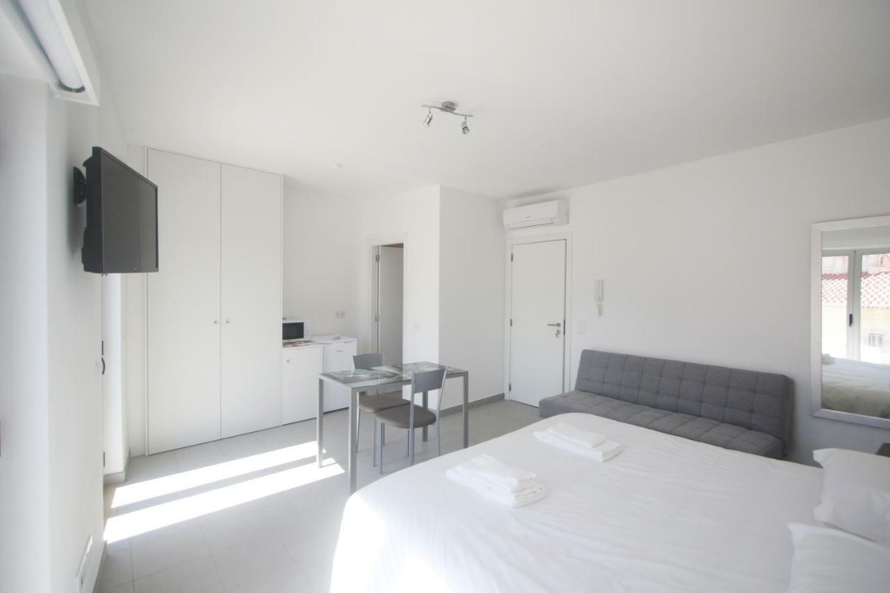 Guest House Lovely Swan Lagos Exterior photo