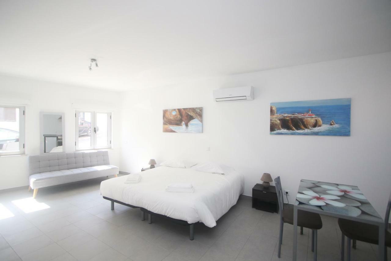 Guest House Lovely Swan Lagos Exterior photo