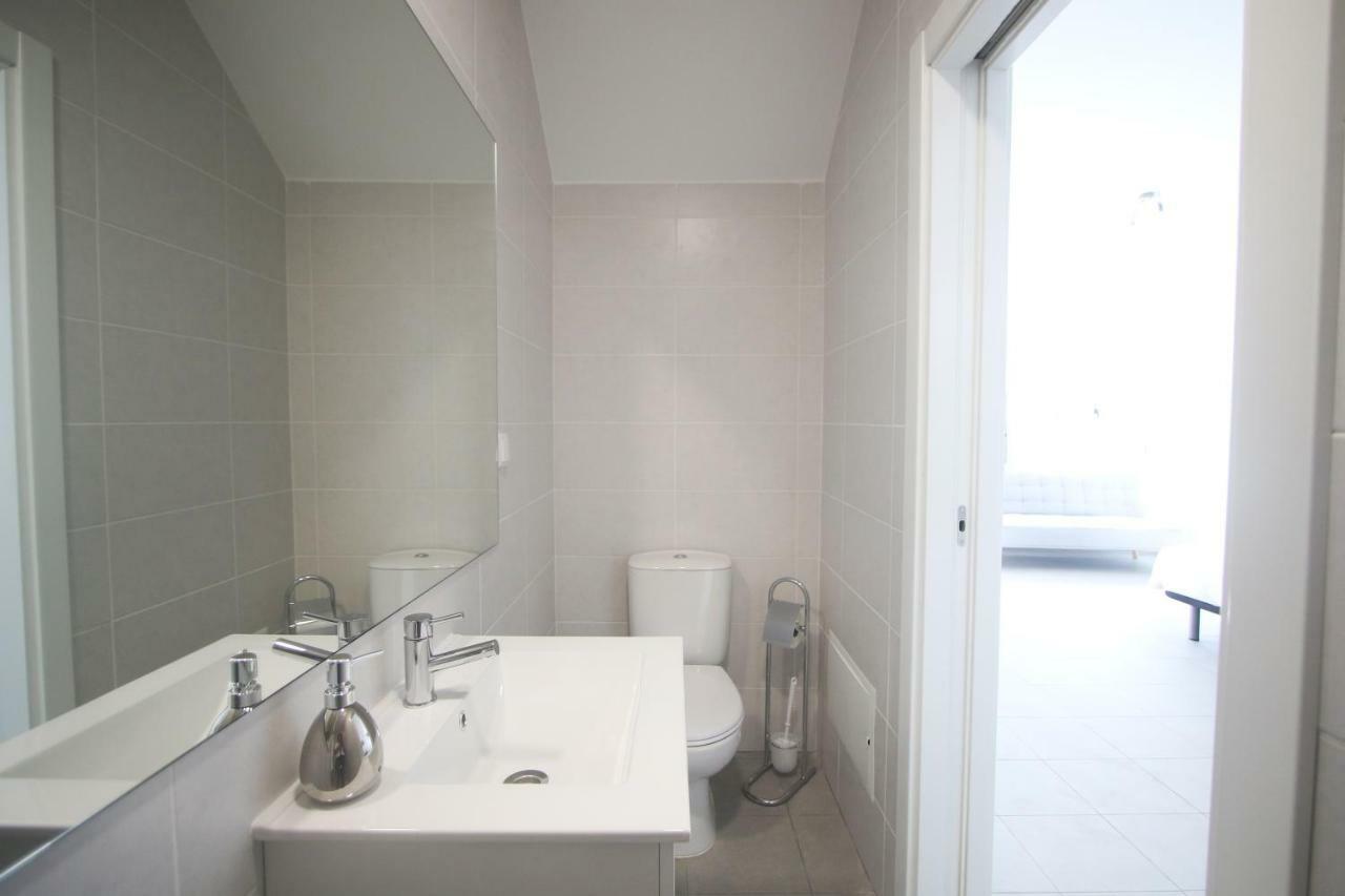 Guest House Lovely Swan Lagos Exterior photo