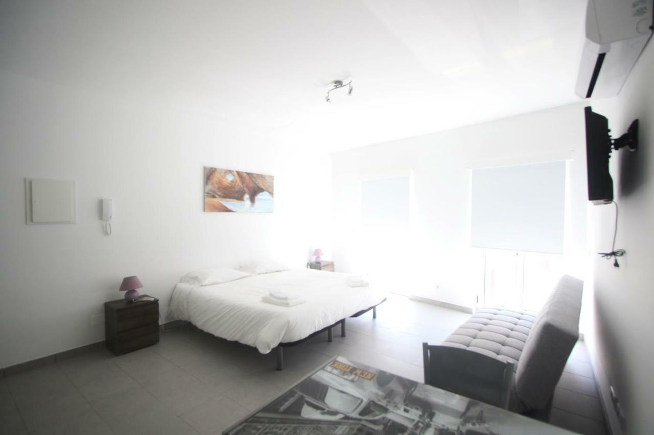 Guest House Lovely Swan Lagos Exterior photo